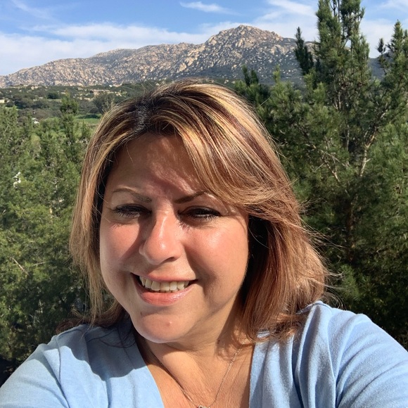 Meet your Posher, Laura - Picture 2 of 2